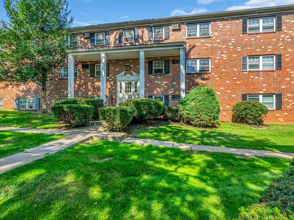 Lancaster Court Apartments