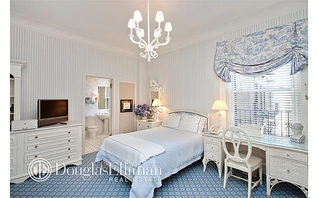 Sold by Douglas Elliman | media 22