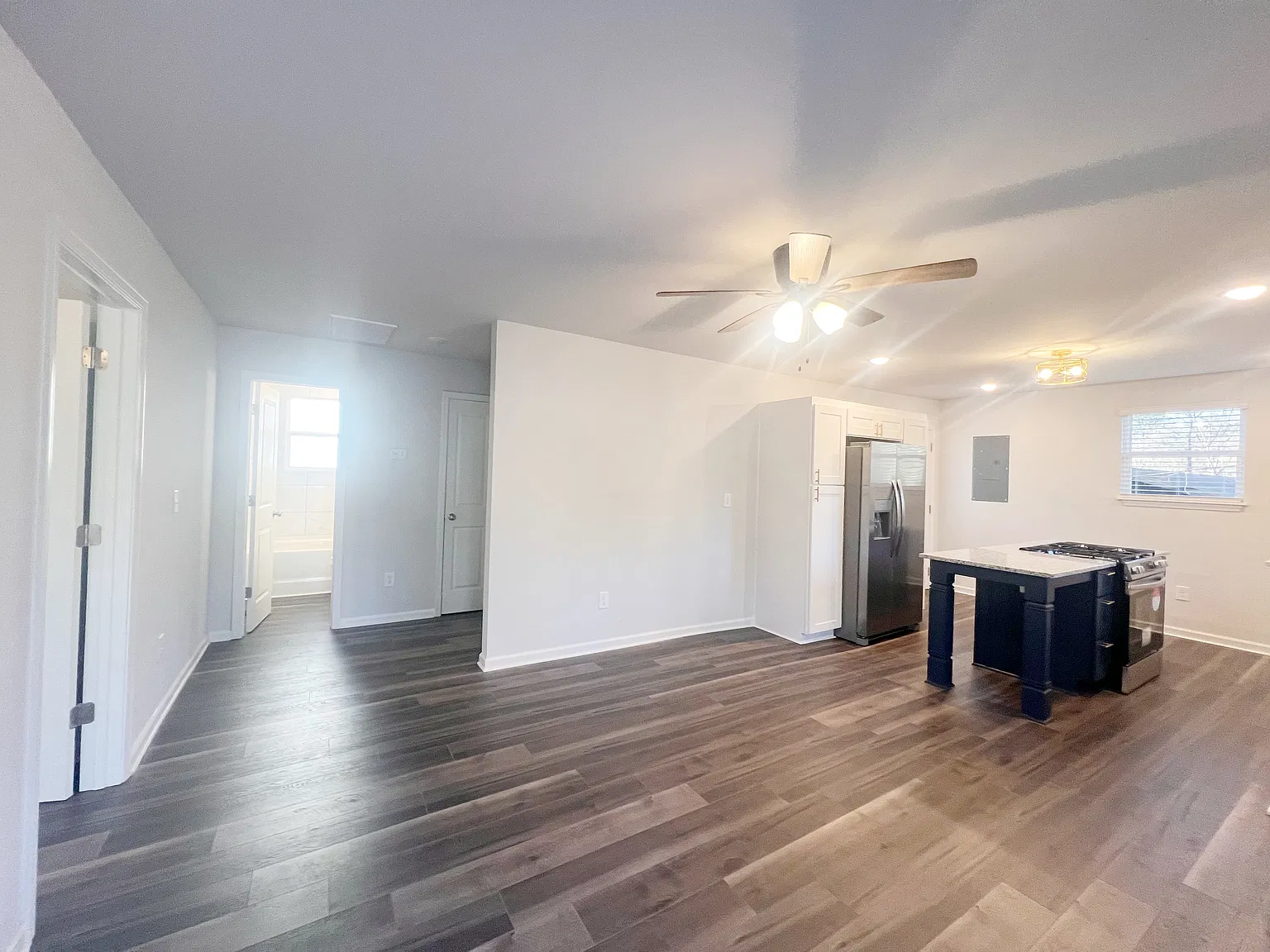 2 bed, 1020 sqft, $1,550 — Photo 2