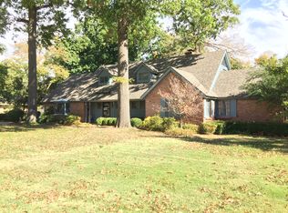 713 Red Oak Dr, Ponca City, OK 74604