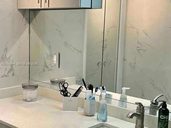 329 SE 3rd St APT 405T, Hallandale Beach, FL 33009