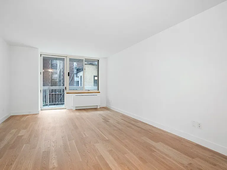 201 W 72nd St #3F — Photo 3