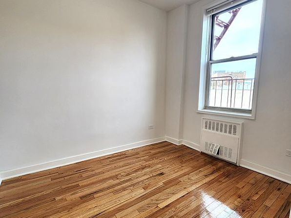 4737 45th St APT 4C, Flushing, NY 11377