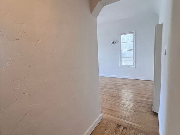 2nd image of 821 S Wilton Pl #102