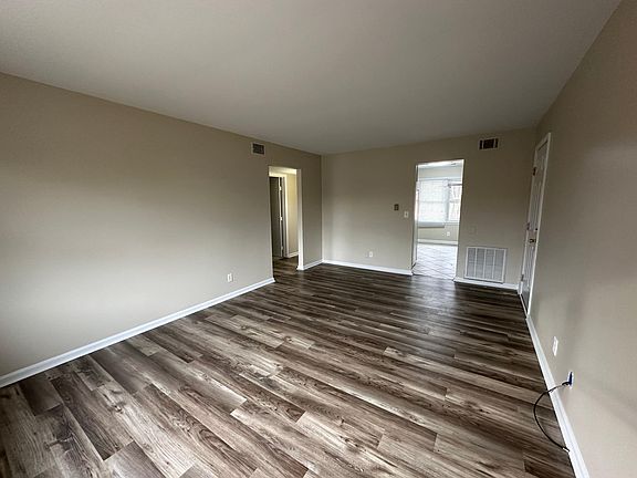 5th image of 250 Woodhill Ln APT 3