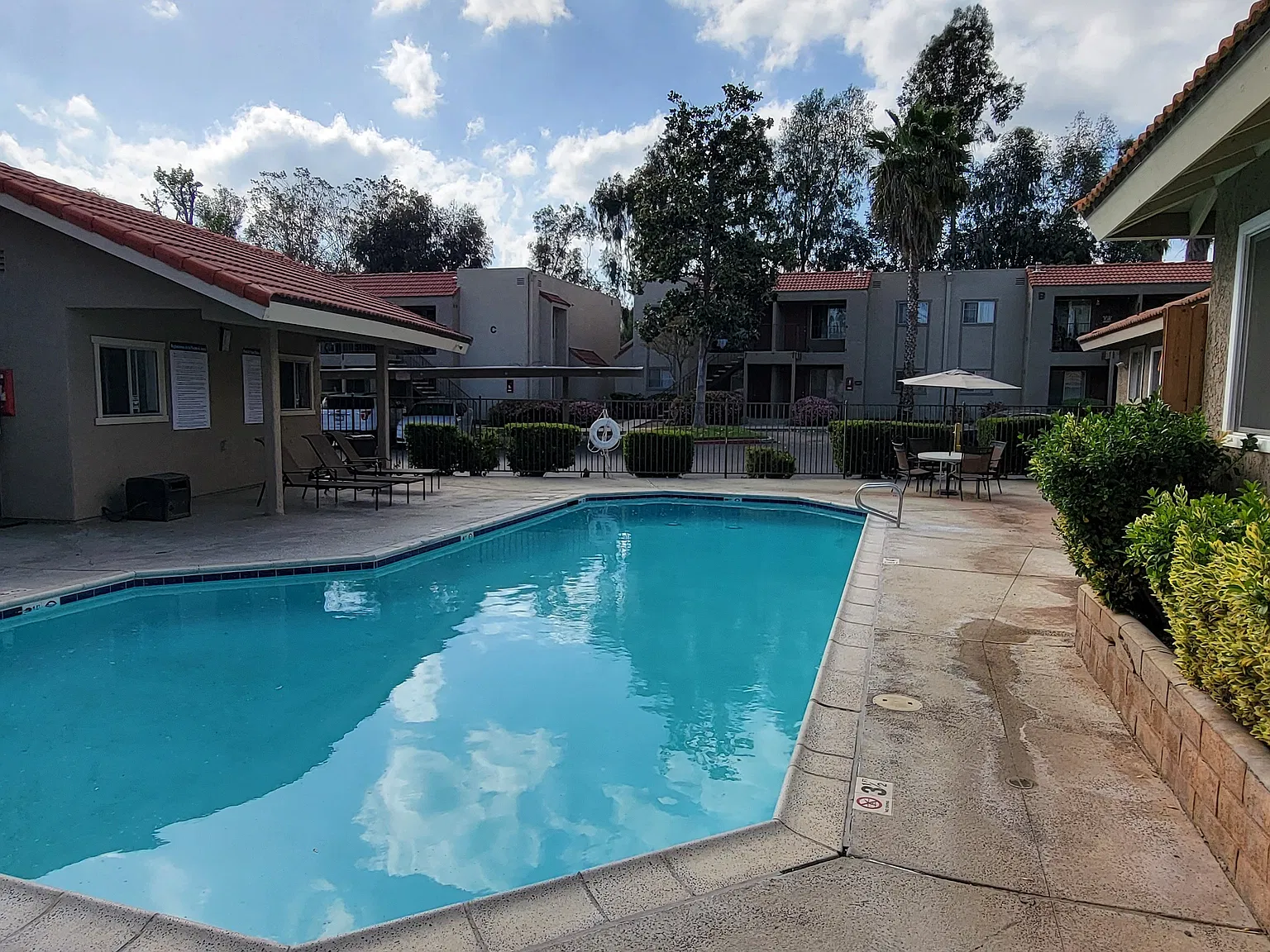 Sierra Vista Apartments — Photo 4