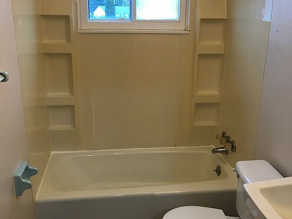 3rd image of 2223 1/2 Iroquois St