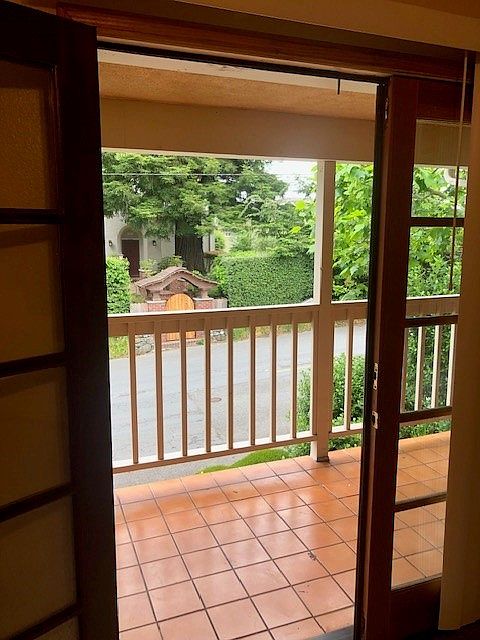 French doors from frontroom to balcony