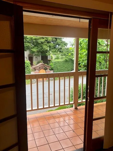 French doors from frontroom to balcony