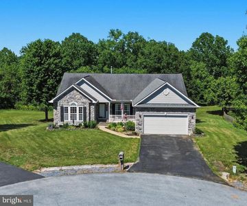 88 Castle Rock Ln, Martinsburg, WV, 25405