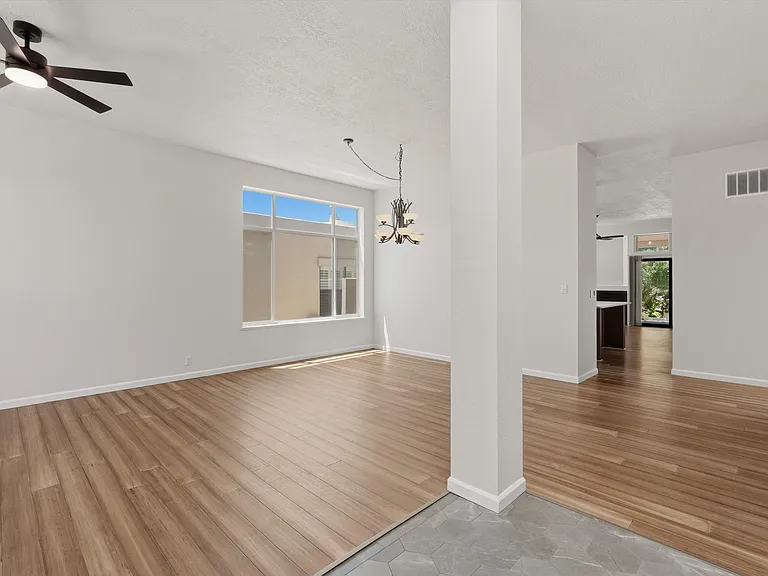 10021 Bridgepointe Ct NE — Photo 5