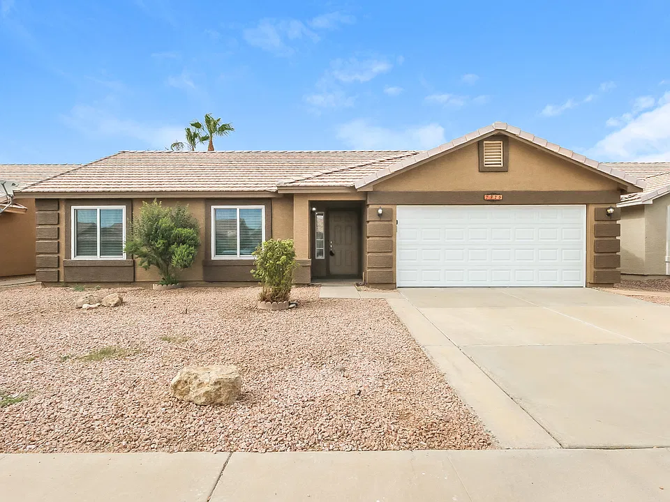 2326 E Devon Ct
