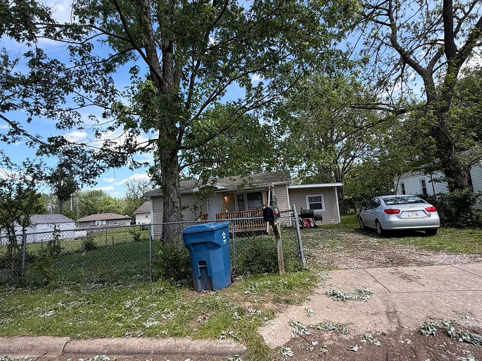 2nd image of 1206 N Brown Avenue