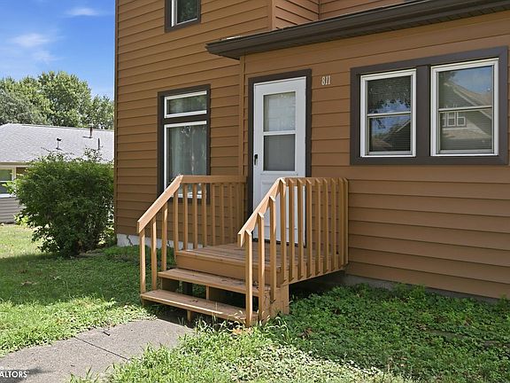 3rd image of 811 Victoria St