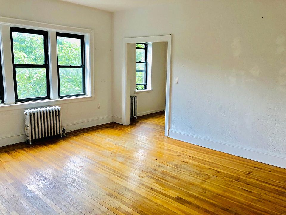 1st image of 119 Carpenter Ave
