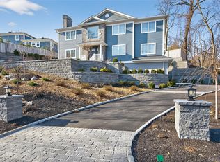 208 Cow Neck Road, Port Washington, NY 11050