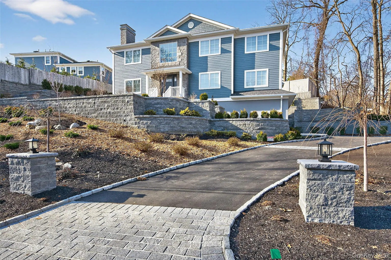 208 Cow Neck Road photo 1