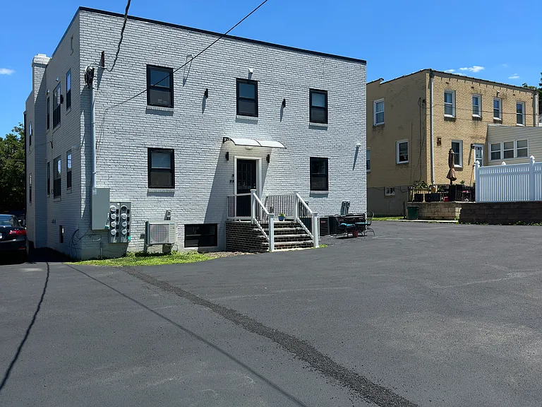 225 W 10th Ave #4 — Photo 12