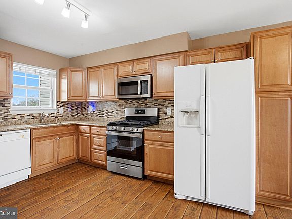 5th image of 14367 Springbrook Ct