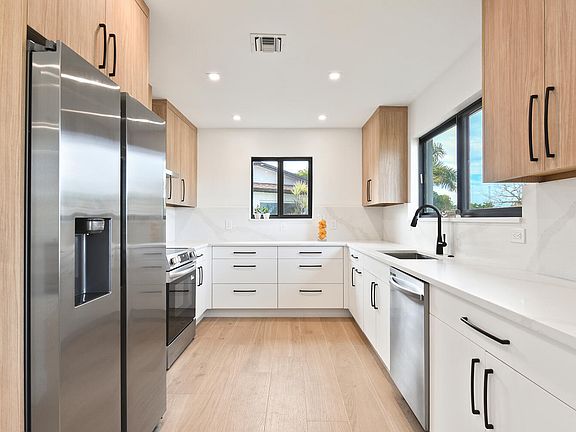 5th image of 1320 S Deerfield Avenue