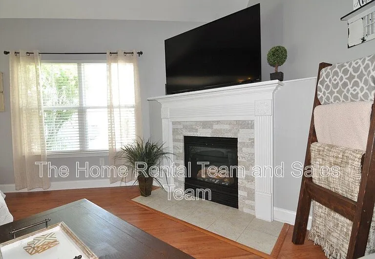 156 Cottonham Ct — Photo 8