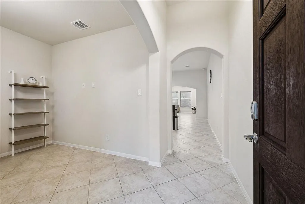 3 bed, 1704 sqft, $2,400 — Photo 3