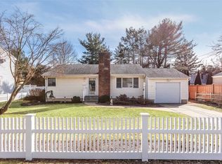 40 Lawrence St, Greenlawn, NY 11740