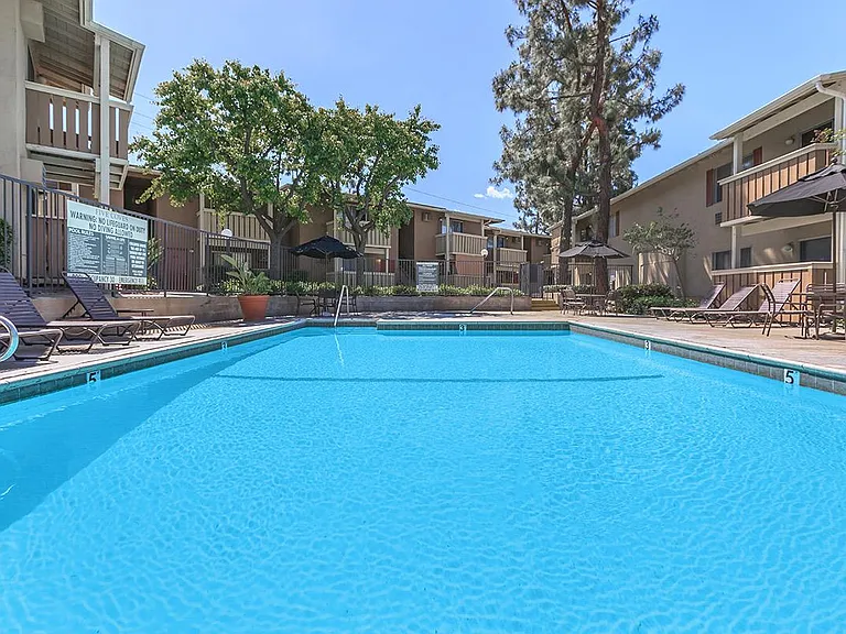 3070 E Frontera St — Photo 2