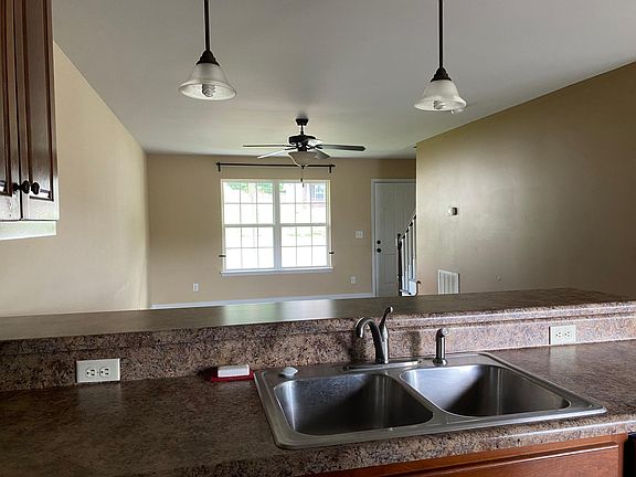 2nd image of 1932 Short Leaf Ln