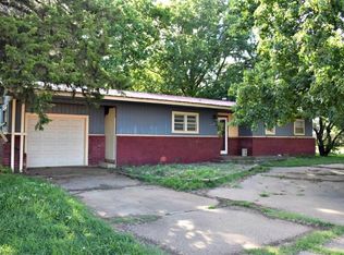 35 McKenzie Dr #A, Chickasha, OK 73018