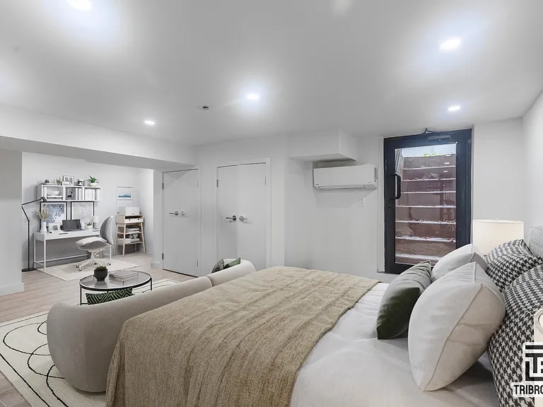 430 E 14th St #1B — Photo 2