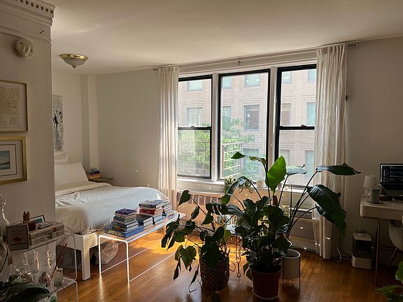 3rd image of 27 E 13th St APT 5H