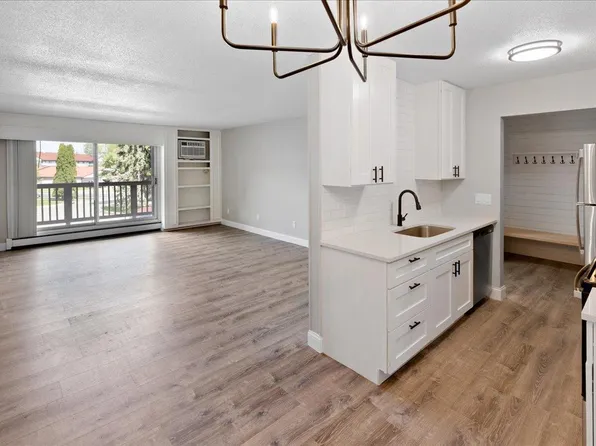 2011 E 122nd St APT D11, Burnsville, MN 55337