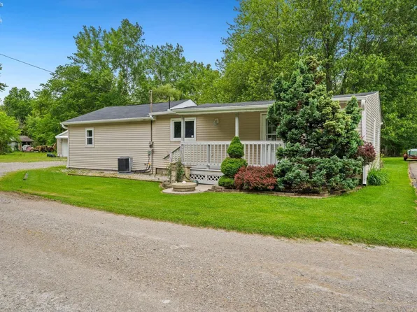 563 S Liz Ln, Port Clinton, OH 43452
