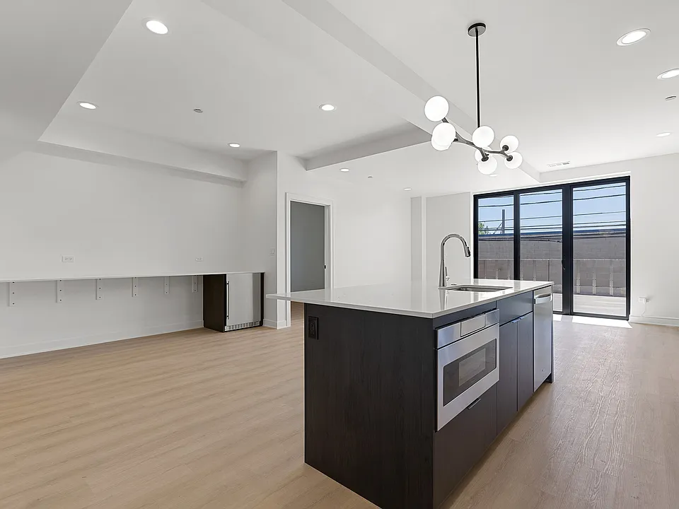 1801 W Grand Ave #201