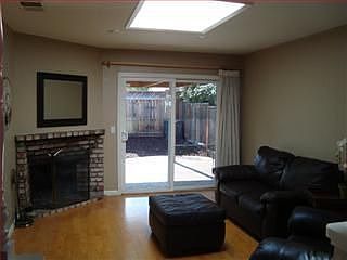 4th image of 952 Dawnview Ct