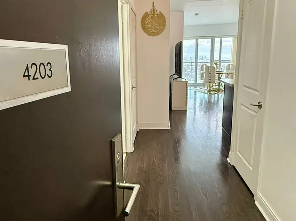 50 Absolute Ave, Mississauga, ON