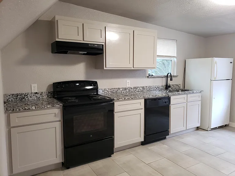 702 College St #3 — Photo 2