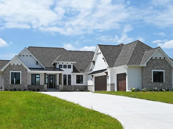4007 Hawthorn Farm COURT, Delafield, WI 53018