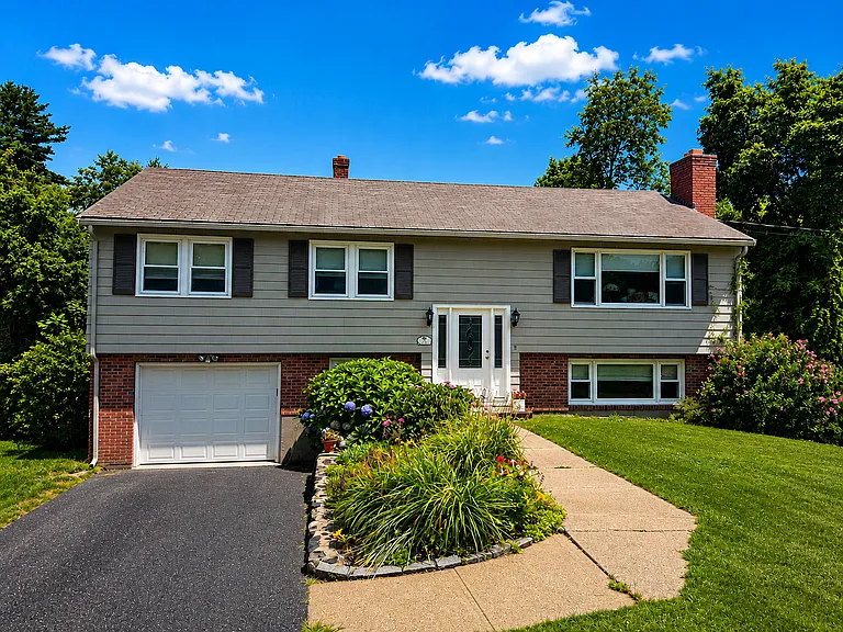 35 Dike Dr — Photo 6