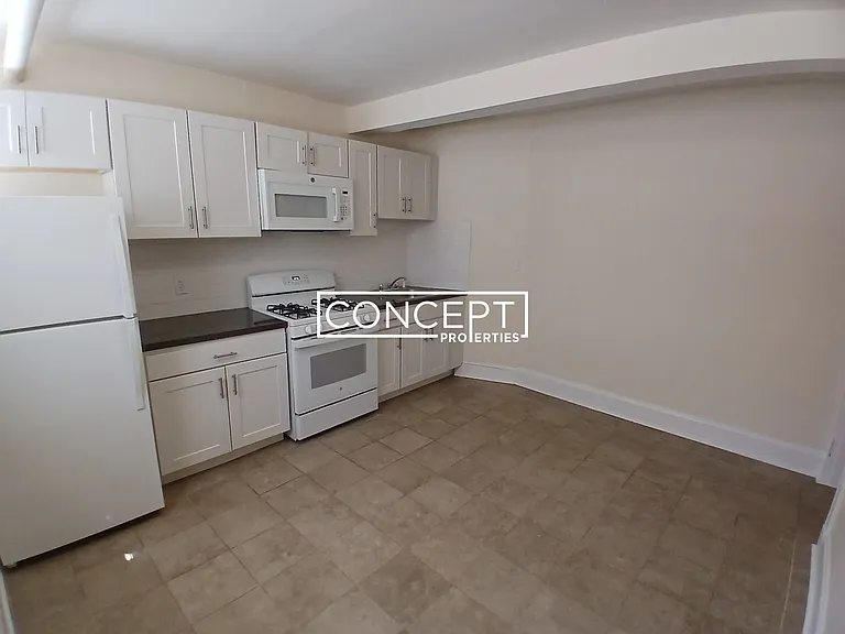 17 Barrows St #17B — Photo 2