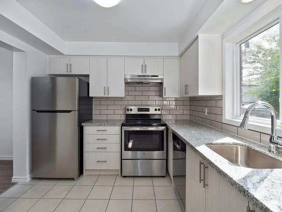 2 Torbolton Dr