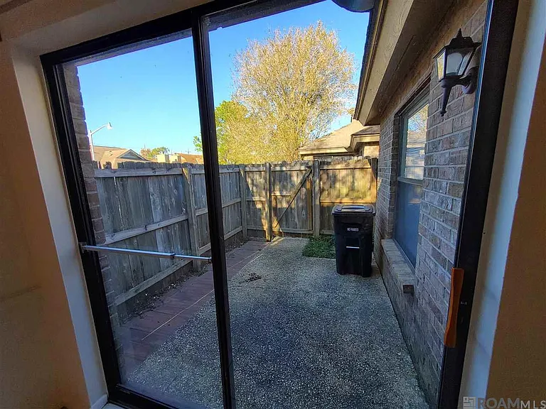 5151 Everett Ln — Photo 10