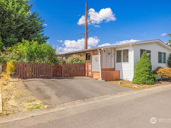 4th image of 16812 SE 1st Street #40