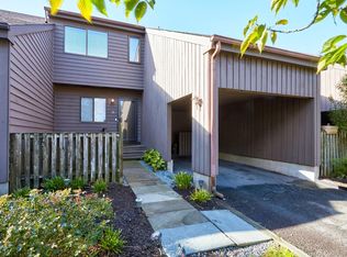 30 Matthew Dr, Ewing, NJ 08628
