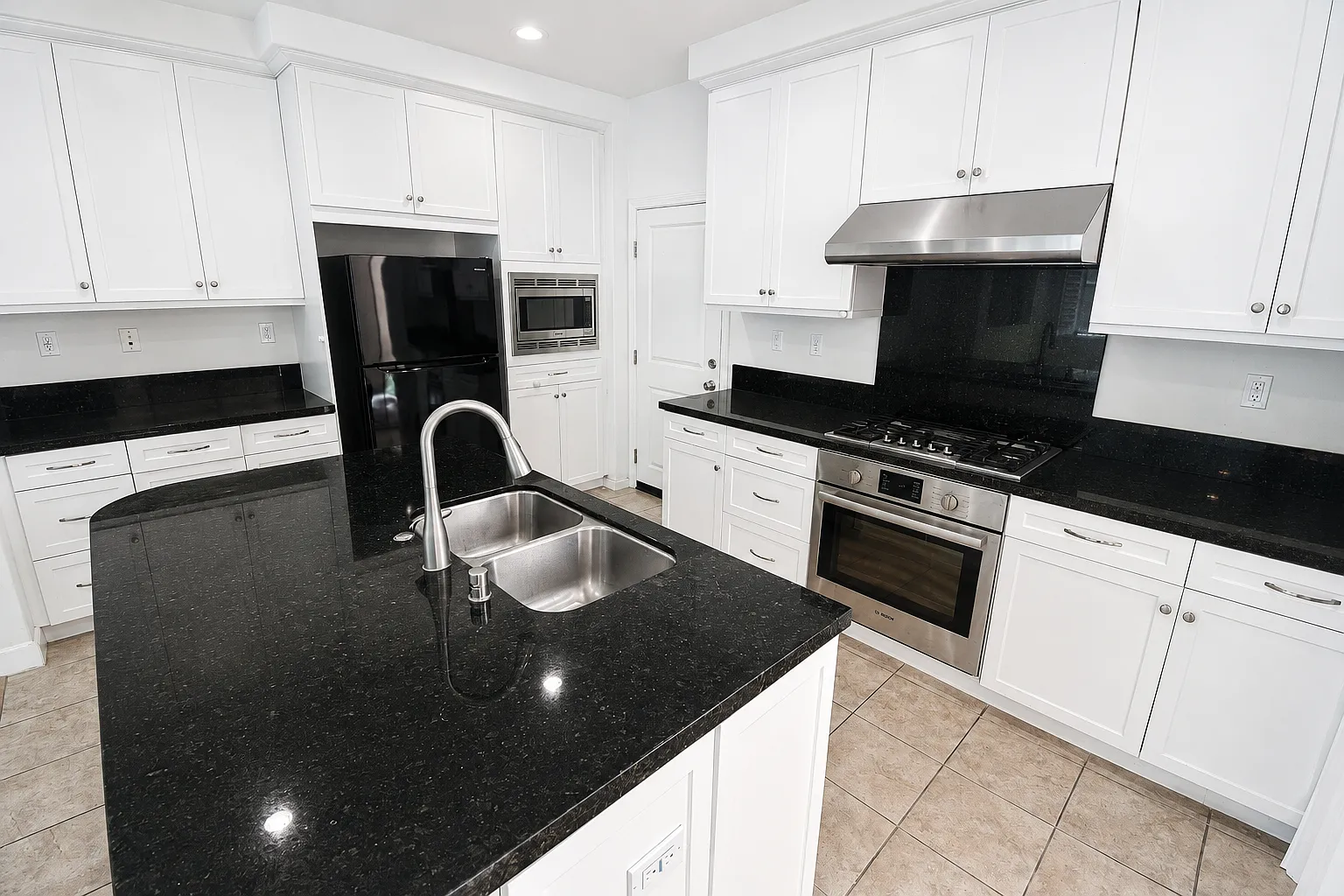 3 bed, 1610 sqft, $4,300 — Photo 3