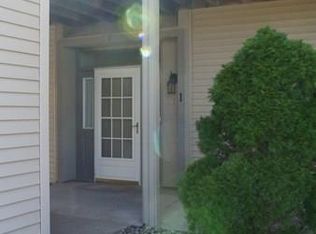7325 N Villa Lake Dr, Peoria, IL 61614