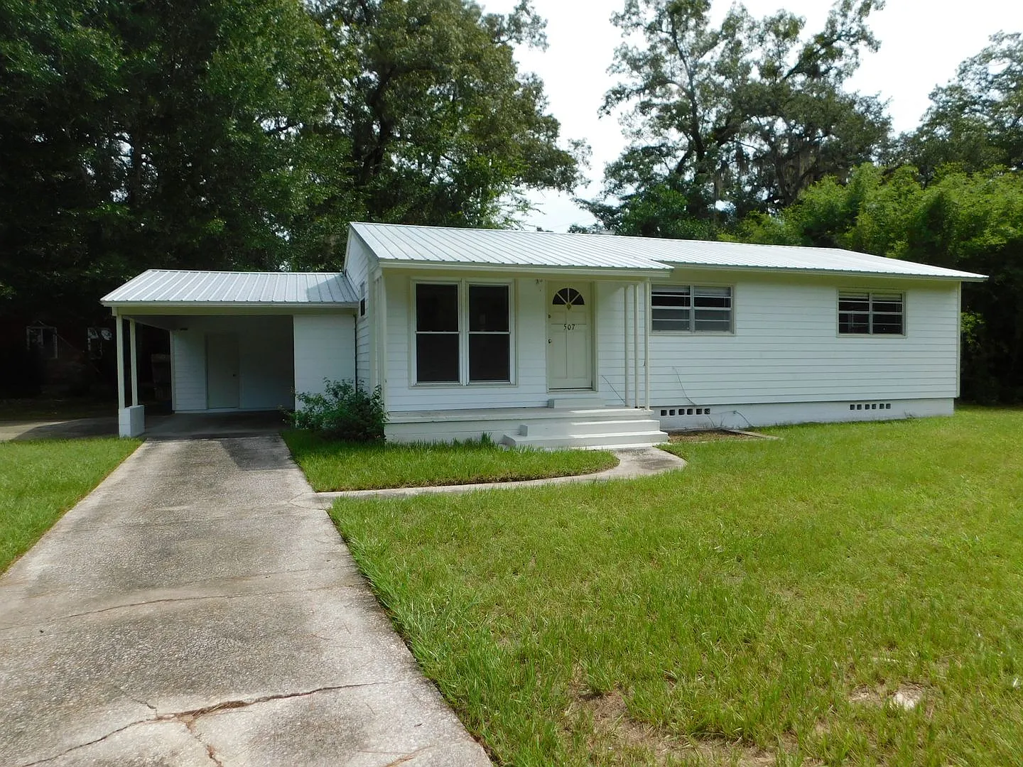 Free August & September Rent! Walk To Westside Park! — Photo 1