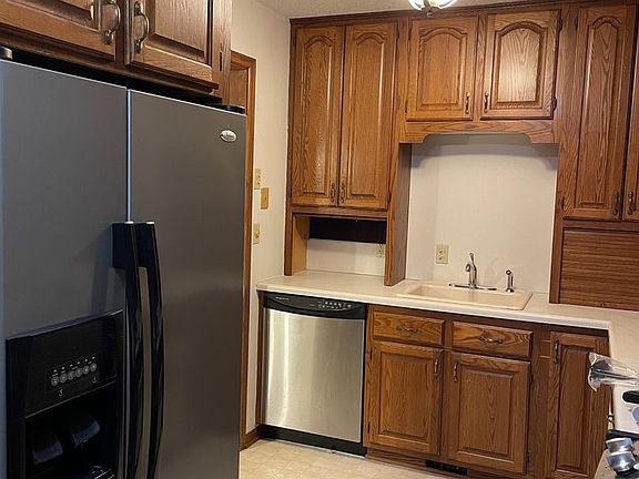 2nd image of 706 Mississippi River Blvd S #101