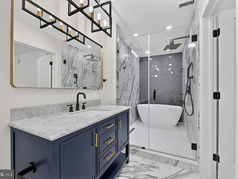 7426 Hallcrest Dr — Photo 21
